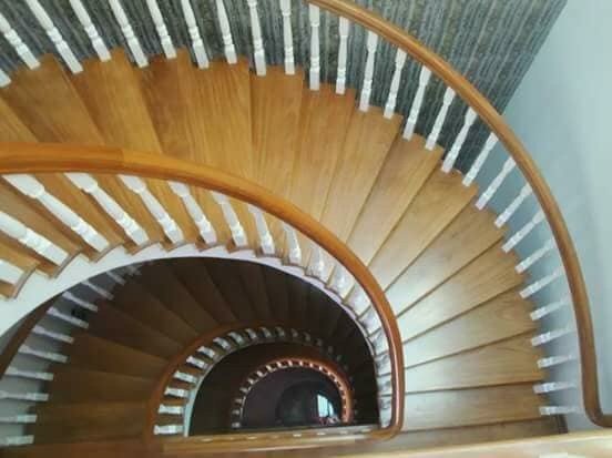 Thi Công Cầu Thang Gỗ Tự Nhiên