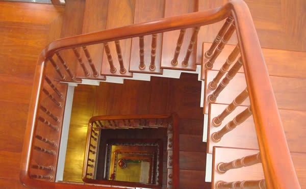 Thi Công Cầu Thang Gỗ Tự Nhiên