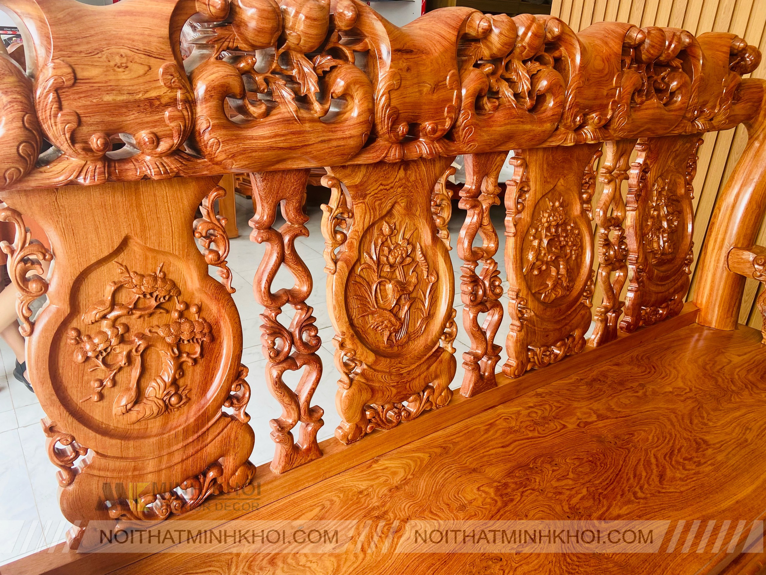 Salon Gỗ Hương Tay 14 Chạm Đào - SL185