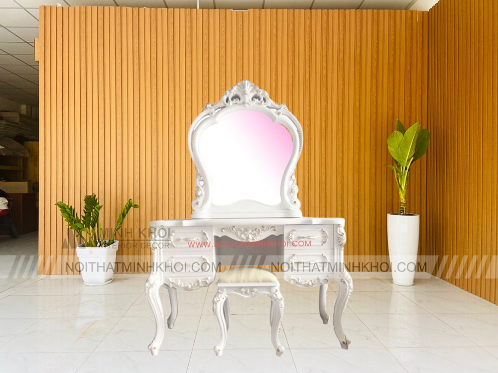 Bàn trang điểm hoàng gia được thiết kế với kích thước khá lớn