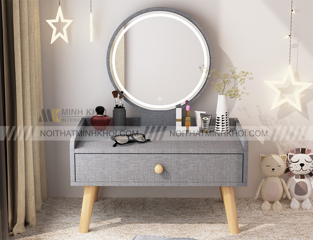 Sử dụng bàn trang điểm có đèn an toàn và hiệu quả