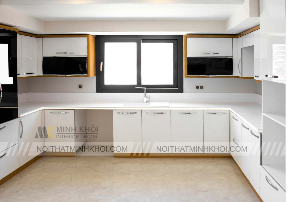 Tủ bếp chữ U màu trắng phong cách tối giản