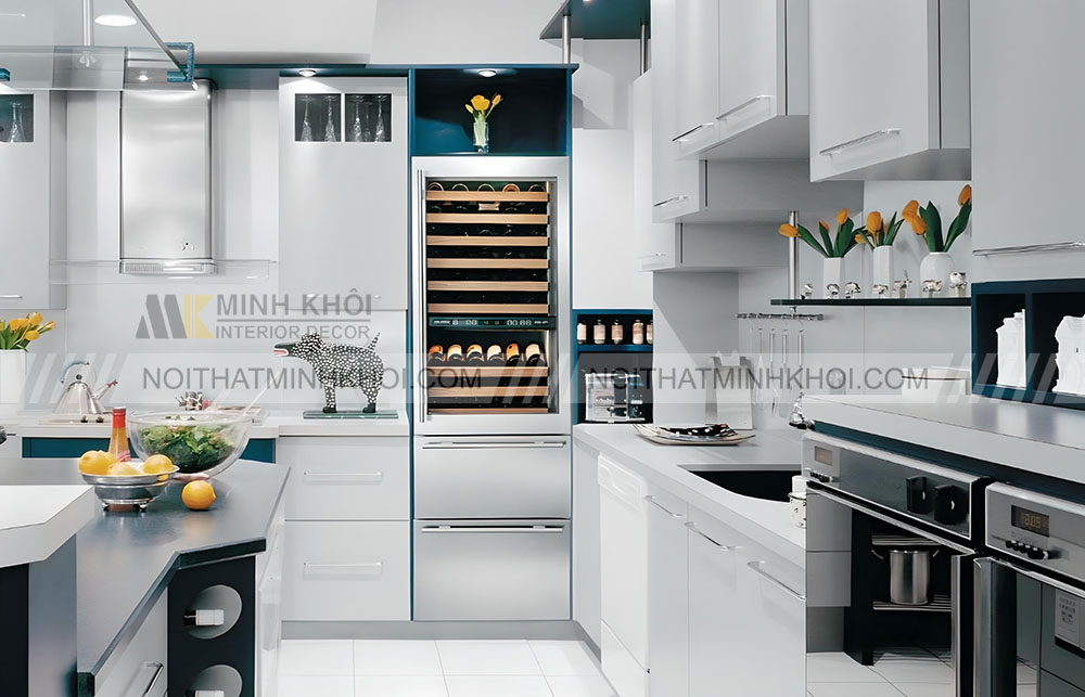 Tủ bếp màu trắng kết hợp tủ rượu đứng thanh lịch