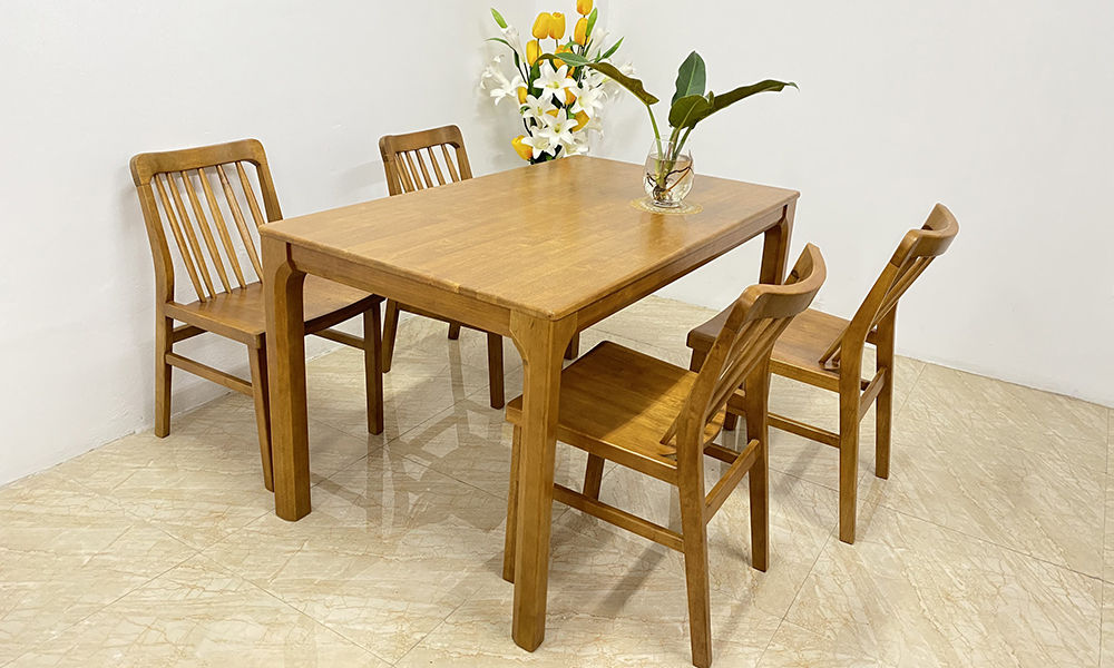 Bàn ăn 4 ghế giúp tiết kiệm diện tích phòng bếp