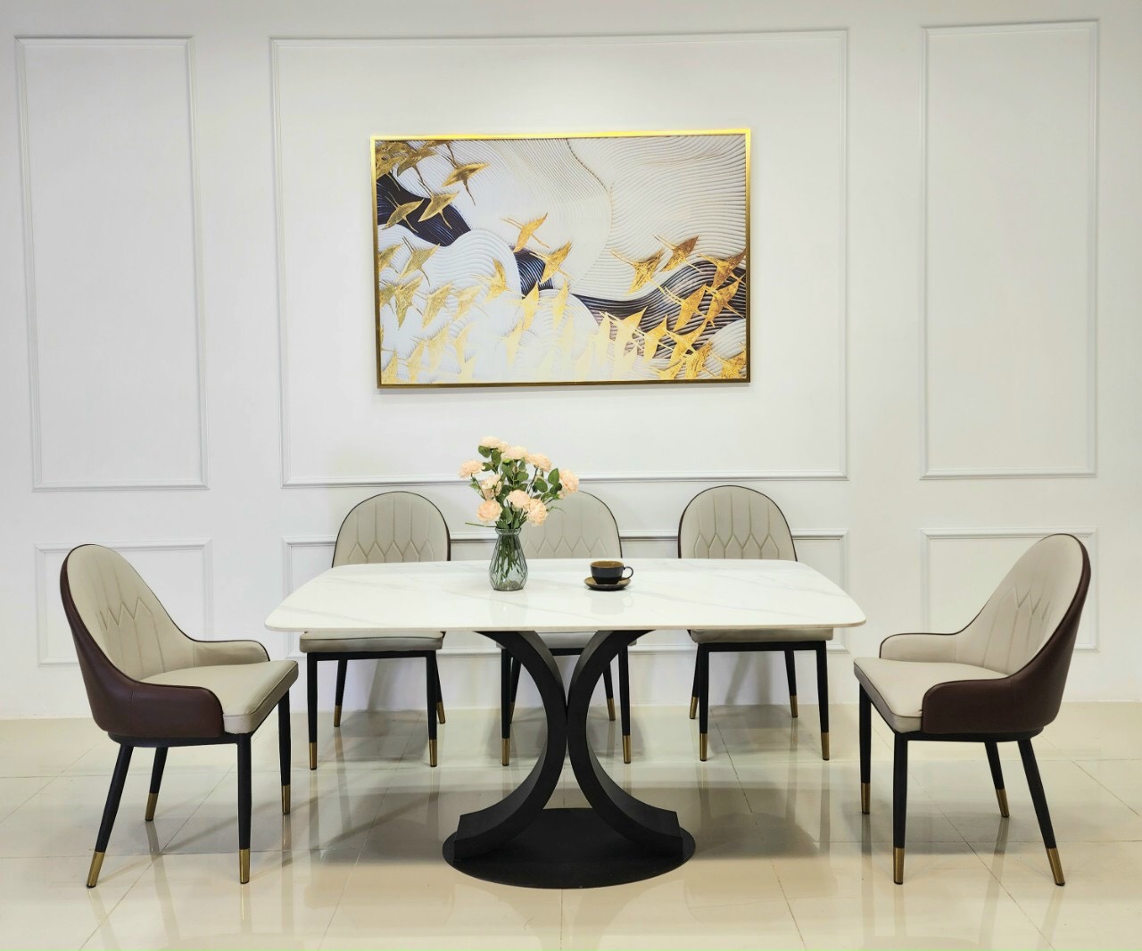 Bàn Ăn Hiện Đại Mặt Đá Chân Chanel - BAH09