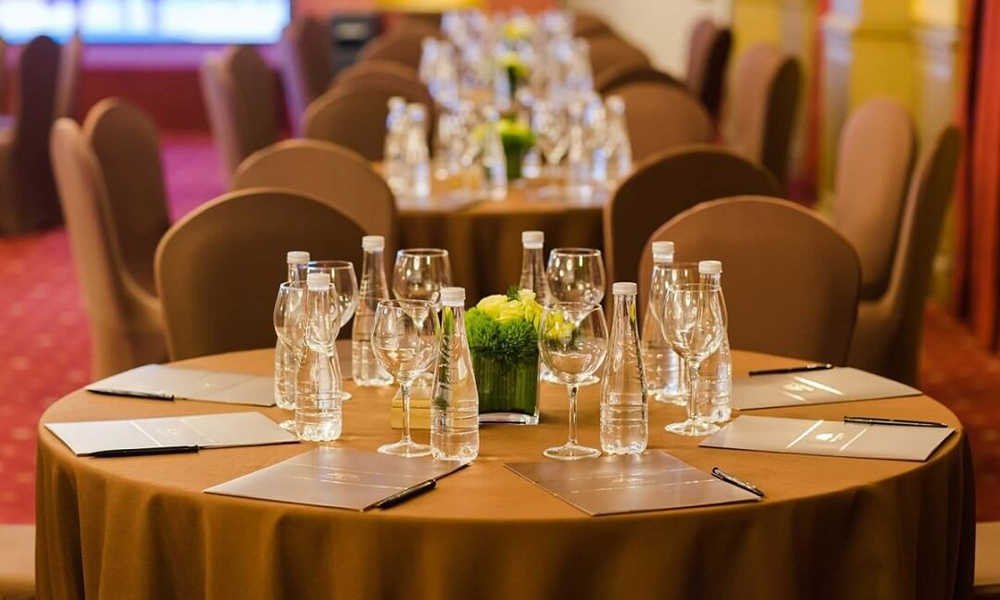 Bàn ăn hình tròn dành cho nhà hàng