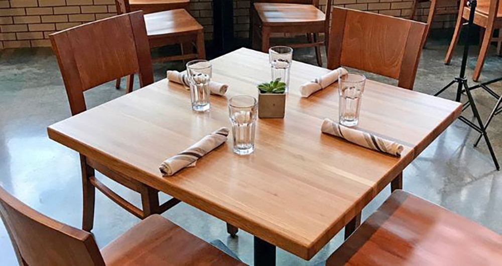 Bàn ăn hình vuông dành cho nhà hàng