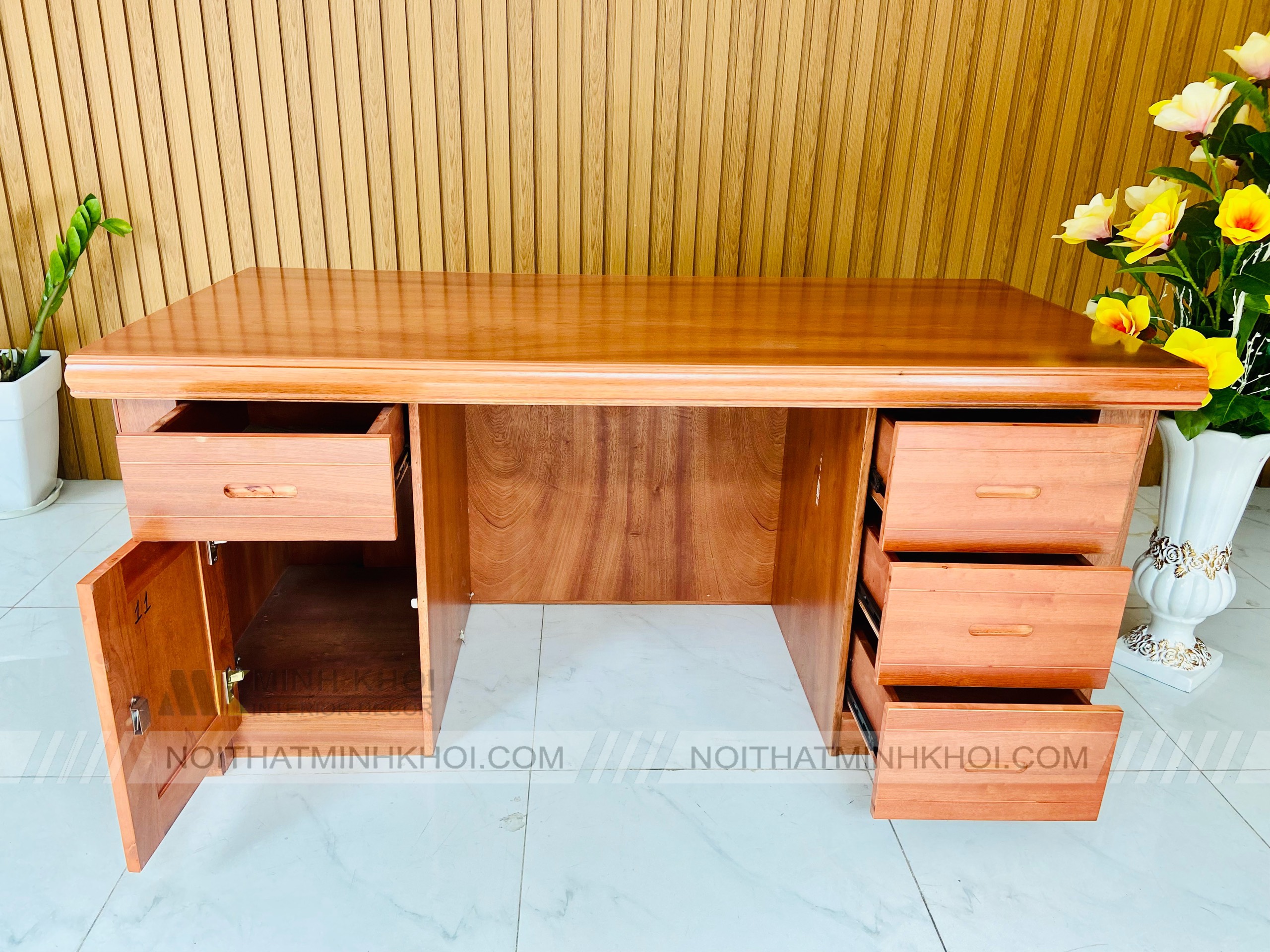 Bàn làm việc gỗ xoan đào 1m6 - BLV909