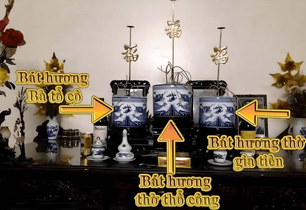 3 bát hương trên bàn thờ
