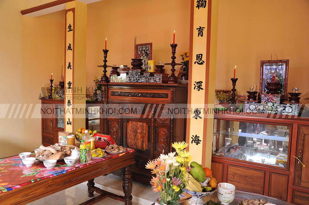 Bàn thờ gia tiên và ông Công (Thổ Công) có được thờ cùng nhau không