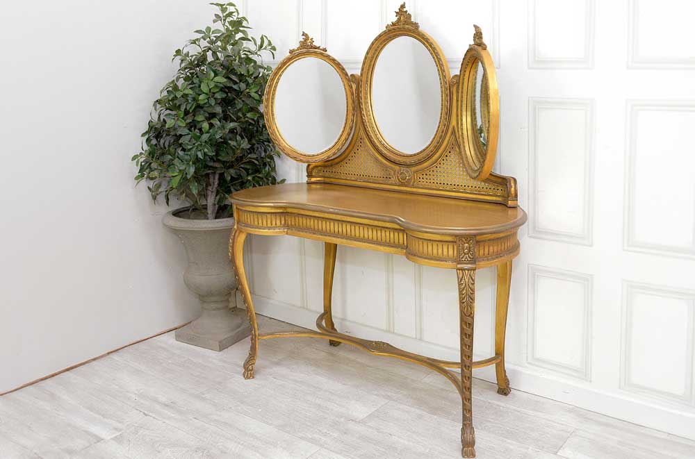 15+ Mẫu Bàn Trang Điểm Cổ Điển Đẹp Đẳng Cấp, Sang Trọng