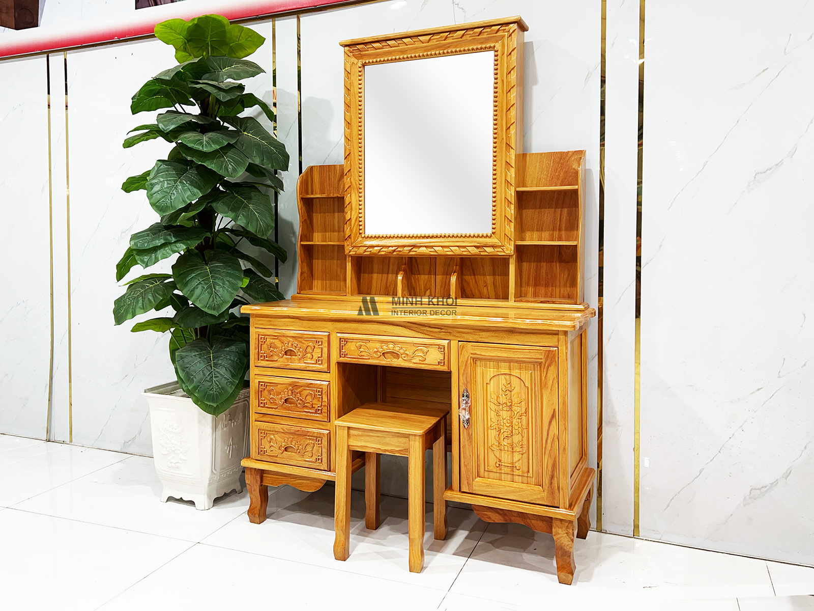 ban-trang-diem-go-go-do_1