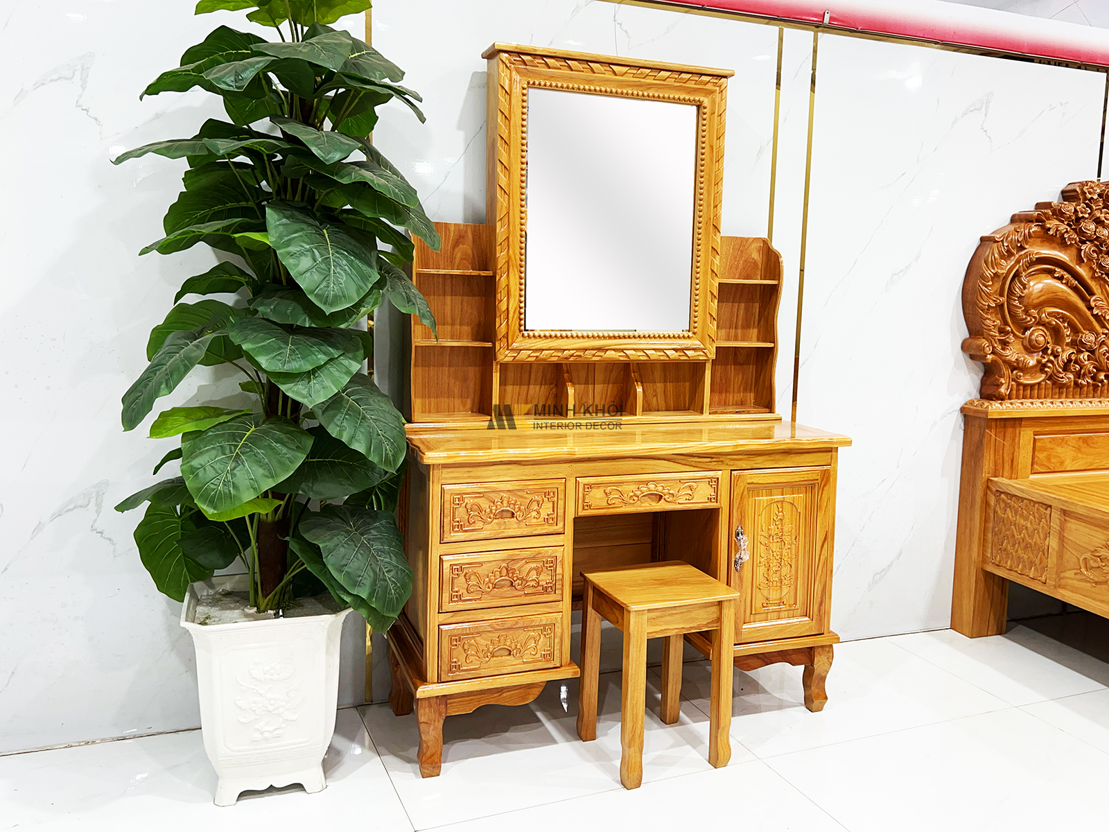 ban-trang-diem-go-go-do_4