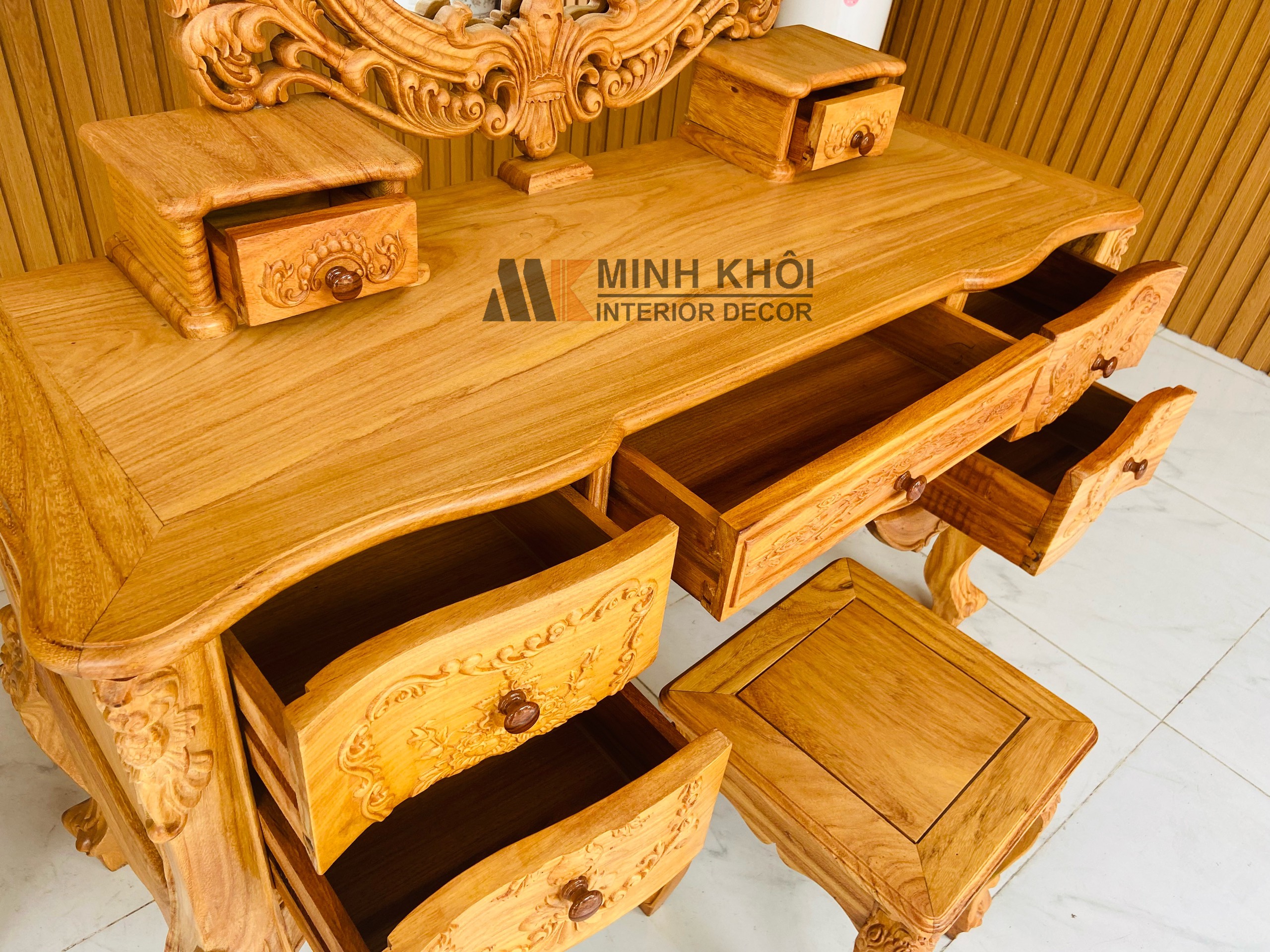 Bàn Trang Điểm Gõ Louis 5 Hộc Kéo- BTD278