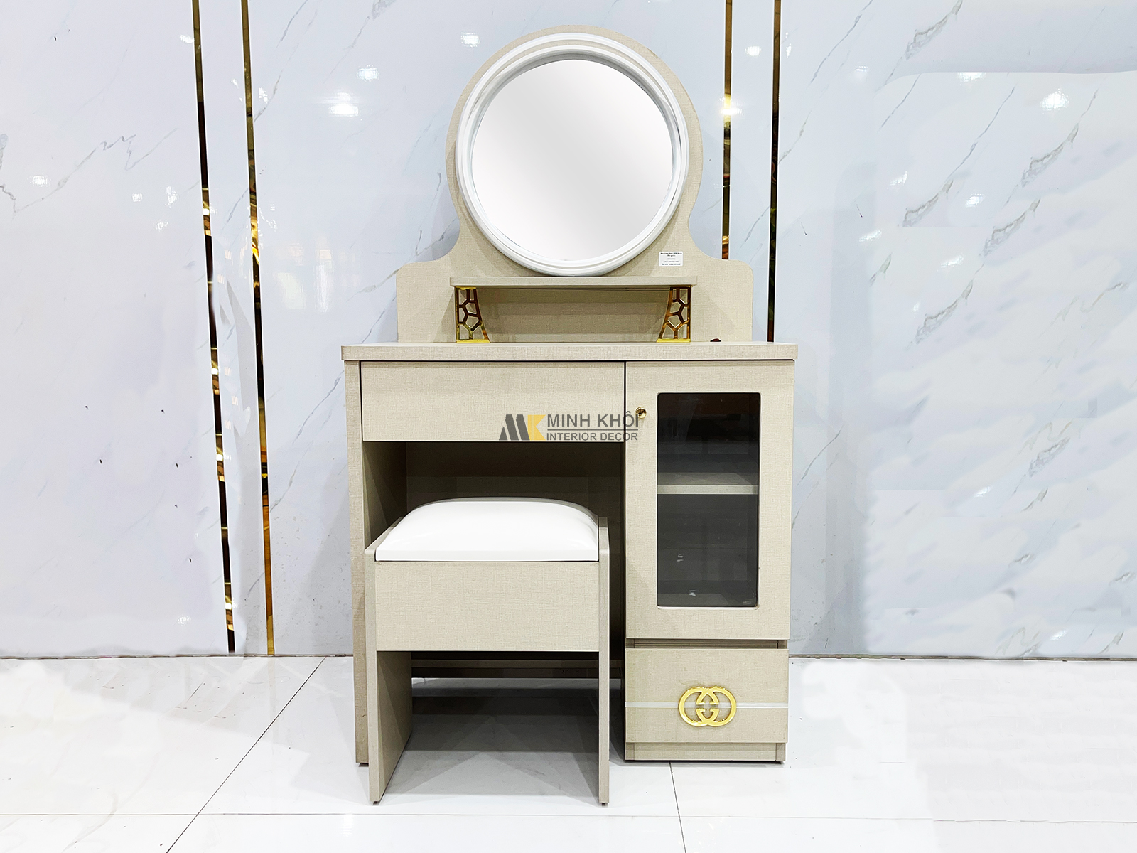 ban-trang-diem-gucci-led