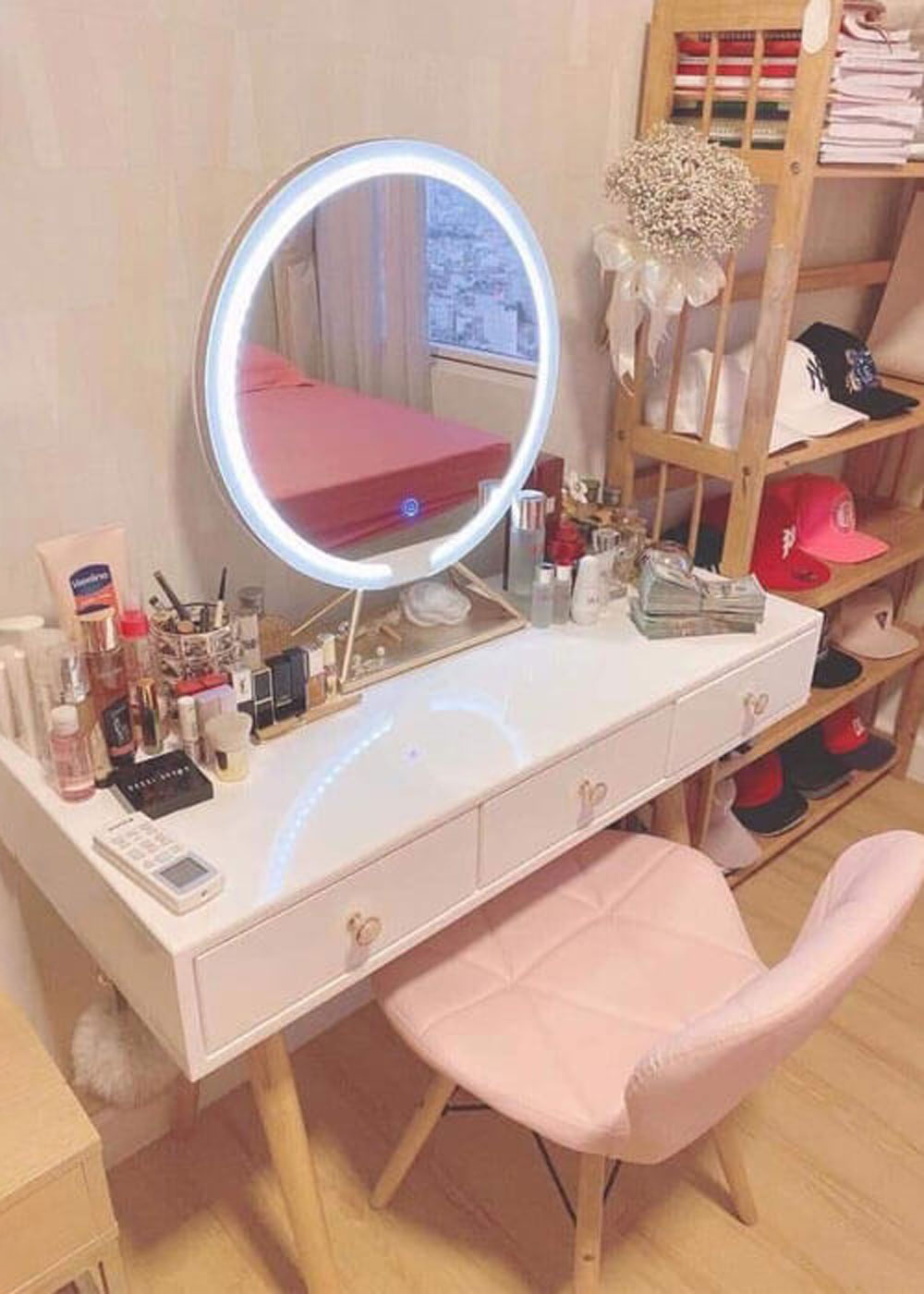 50+ Mẫu Bàn Trang Điểm Màu Hồng Dễ Thương Có Gương Đèn Led