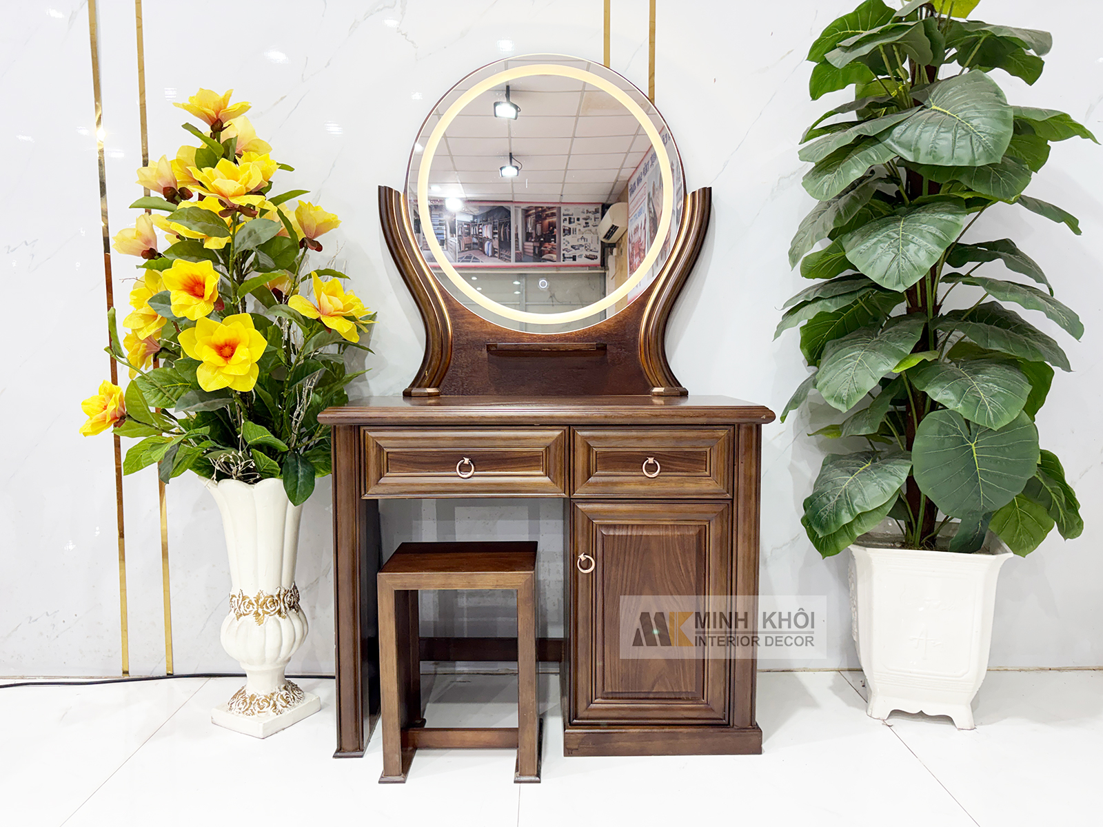 ban-trang-diem-soi-oc-cho-tron-led-btd705