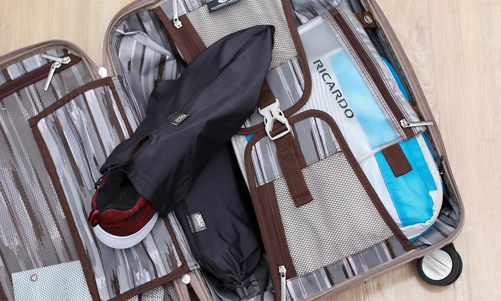 Bảo quản quần áo trong vali và túi