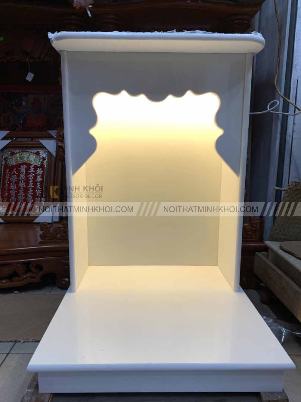 Bàn thờ ông địa màu trắng đơn giản