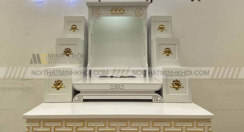 Bàn thờ thần tài bậc tam cấp màu trắng