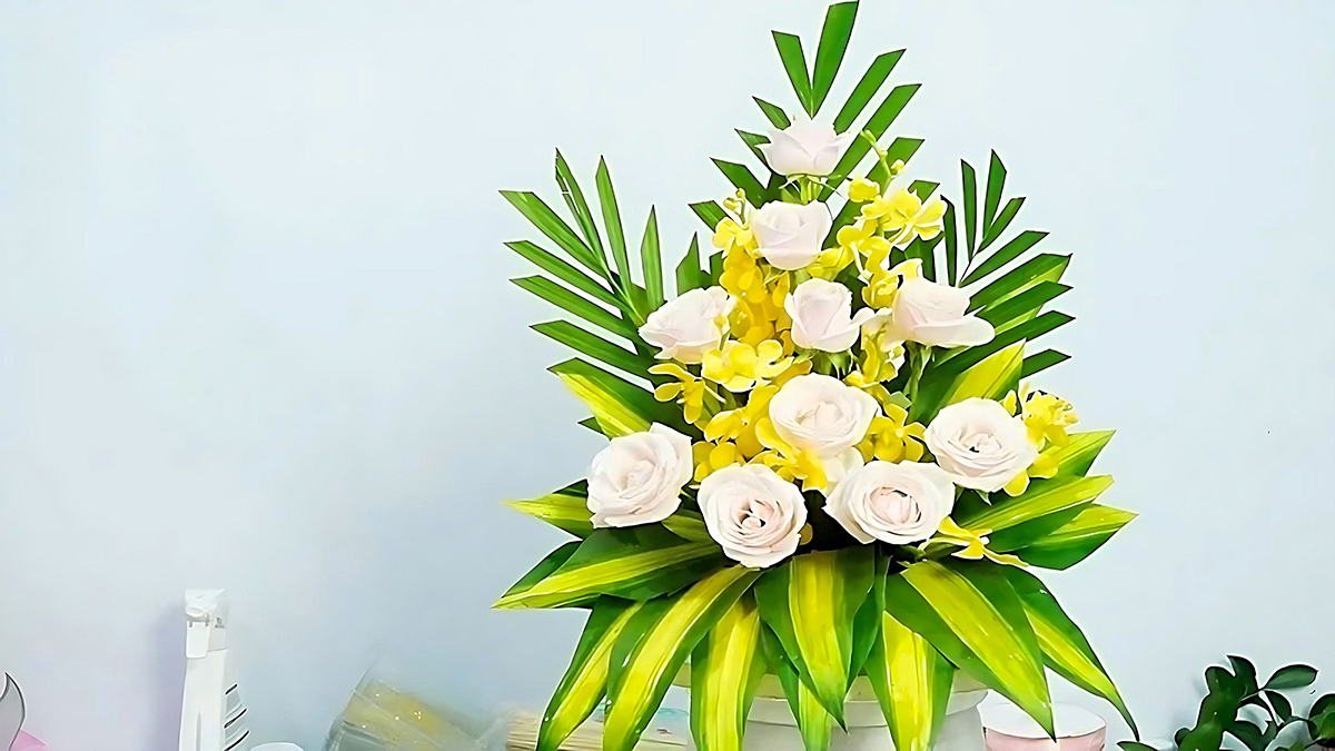 Hướng dẫn cắm dĩa hoa để bàn khách cho không gian tiệc cưới thêm sang trọng  - Tự làm hoa cưới đẹp - YouTube