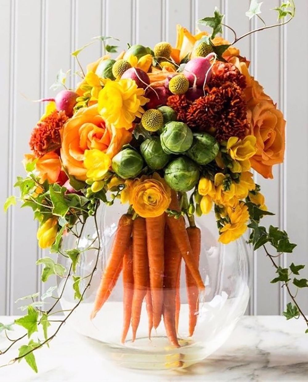 Cắm hoa trang trí bàn ăn sáng tạo