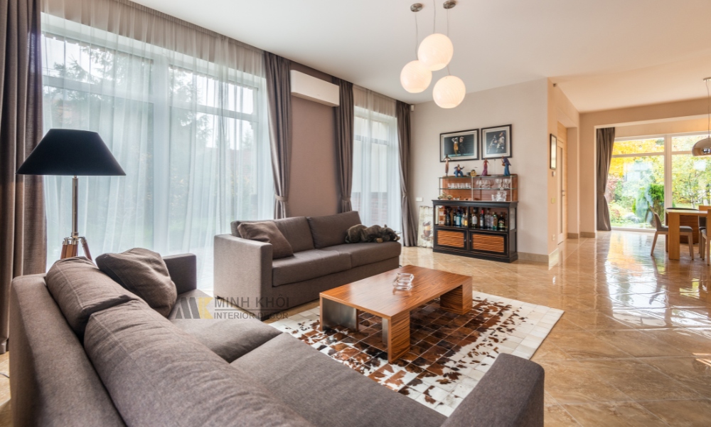 Cân nhắc việc kết hợp thảm trải sàn và các phụ kiện trang trí