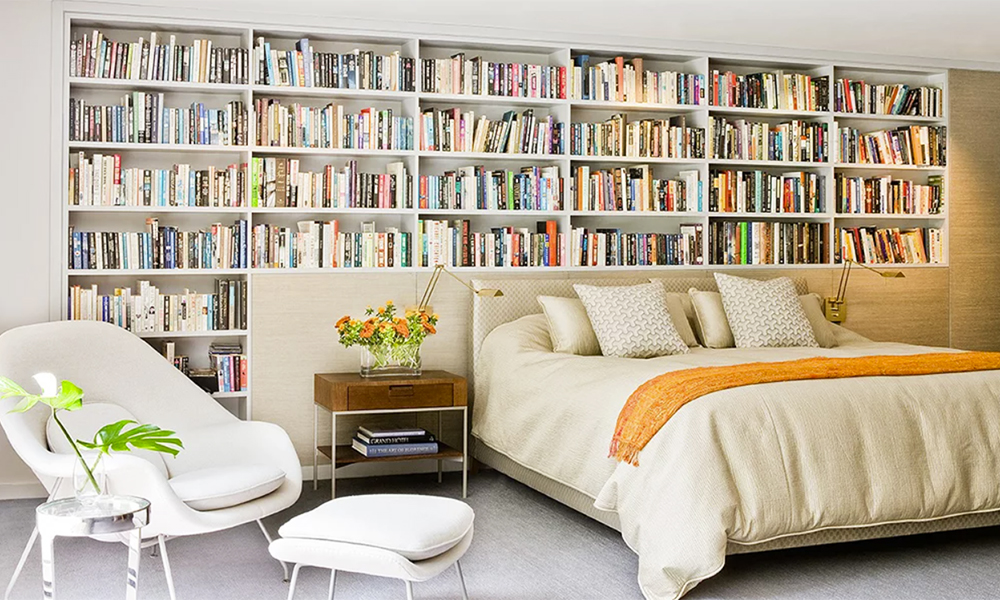 Có nên đặt kệ sách đầu giường ngủ hay không?