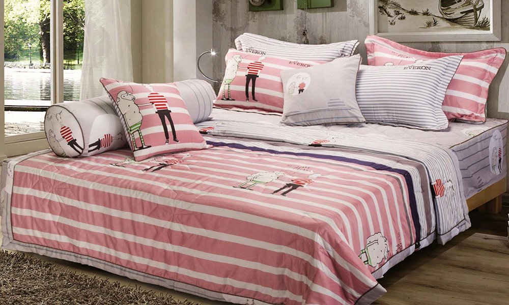 Trang trí giường ngủ với ga phủ giường