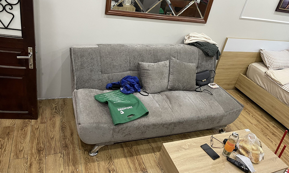 Ghế sofa bị bẩn cần thường xuyên vệ sinh