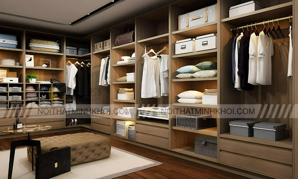 Giặt sạch và làm khô quần áo trước khi để vào tủ