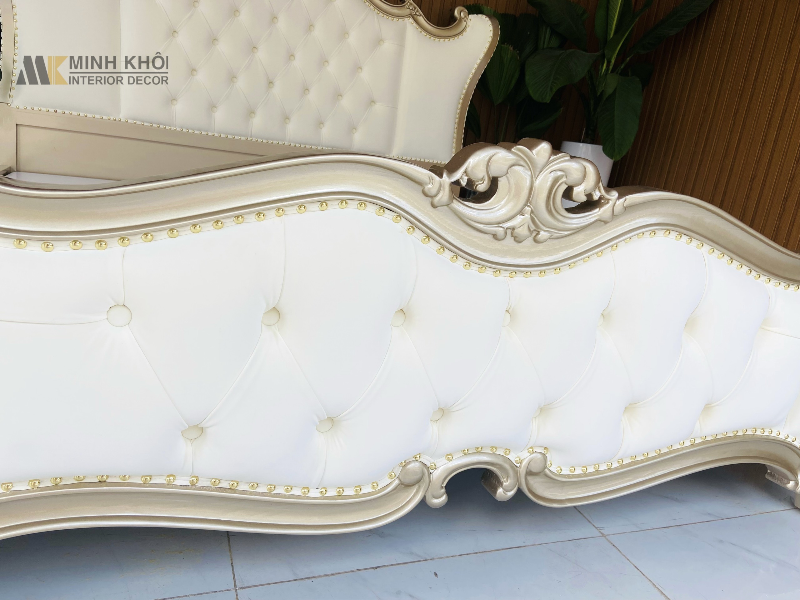 Giường Cổ Điển Kiểu Luis Đuôi Cách Tân Gỗ Sồi - GN1011