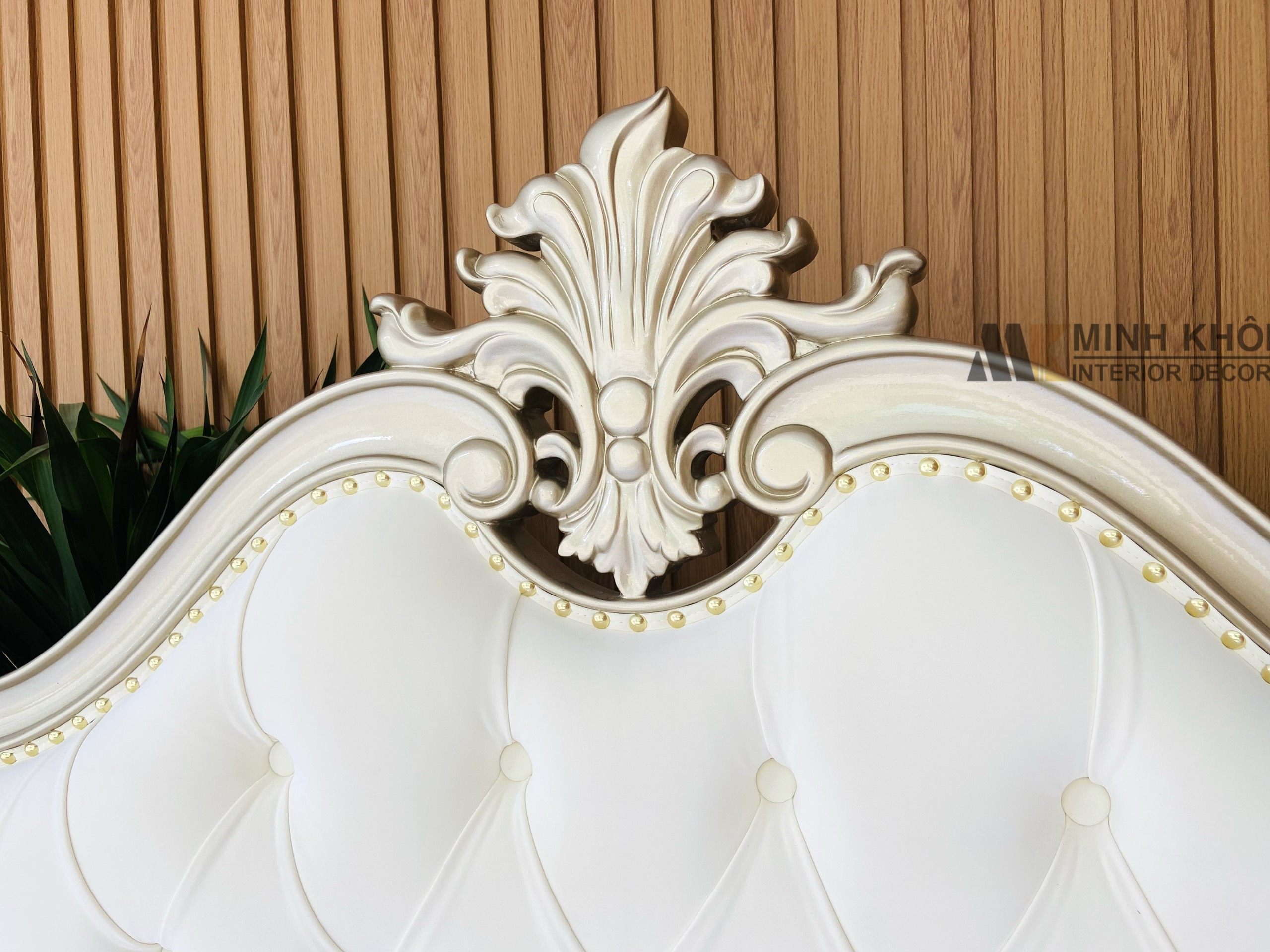 Giường Cổ Điển Kiểu Luis Đuôi Cách Tân Gỗ Sồi - GN1011