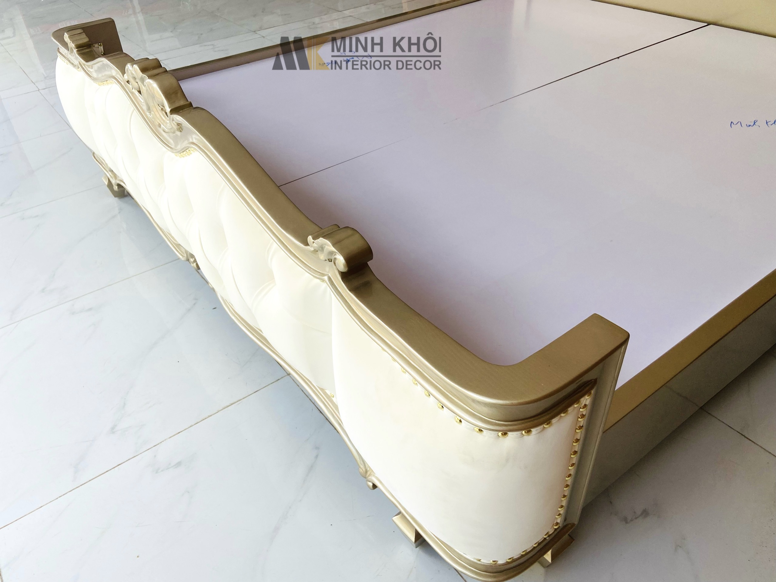 Giường Cổ Điển Kiểu Luis Đuôi Cách Tân Gỗ Sồi - GN1011