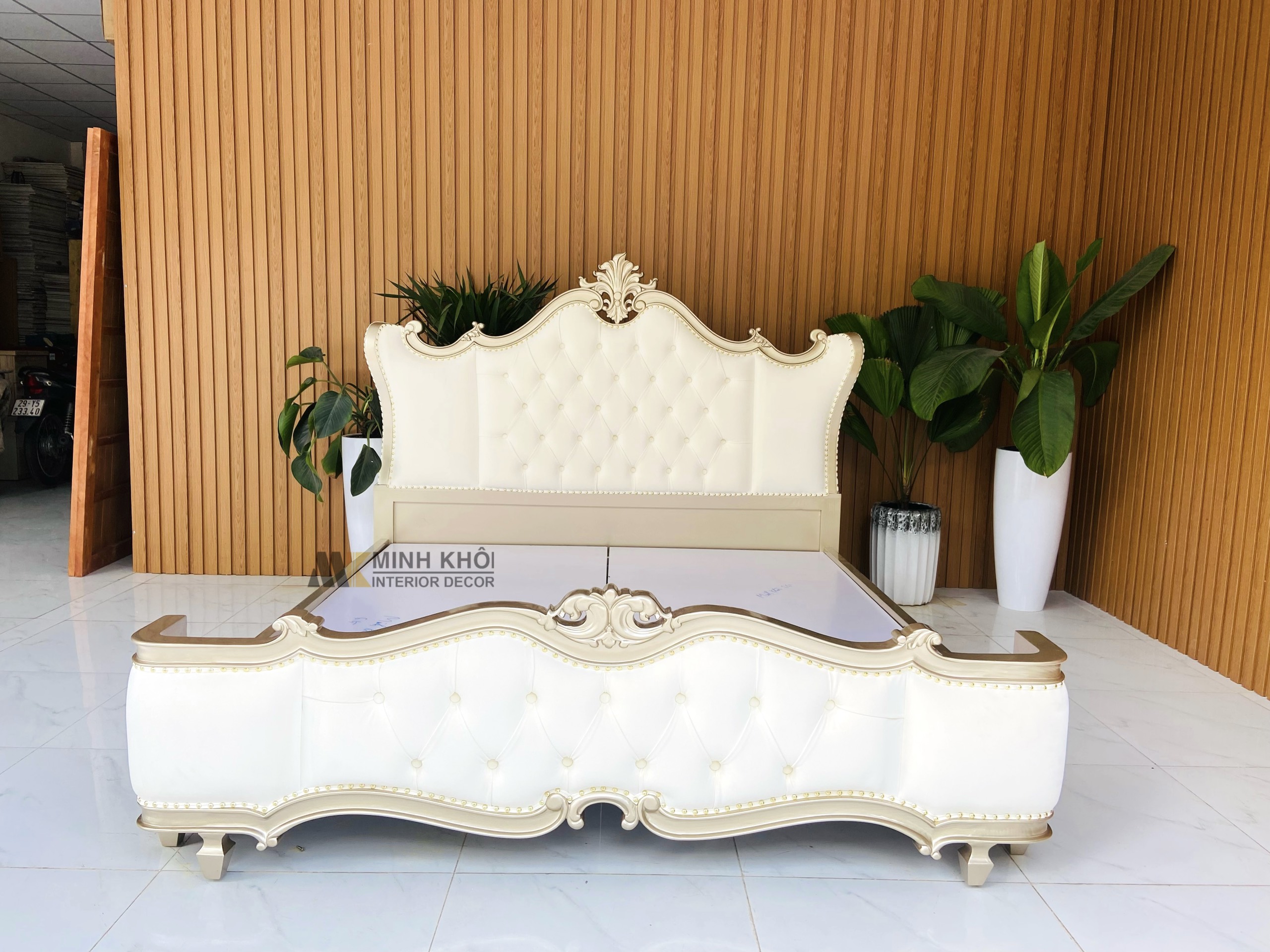 Giường Cổ Điển Kiểu Luis Đuôi Cách Tân Gỗ Sồi - GN1011