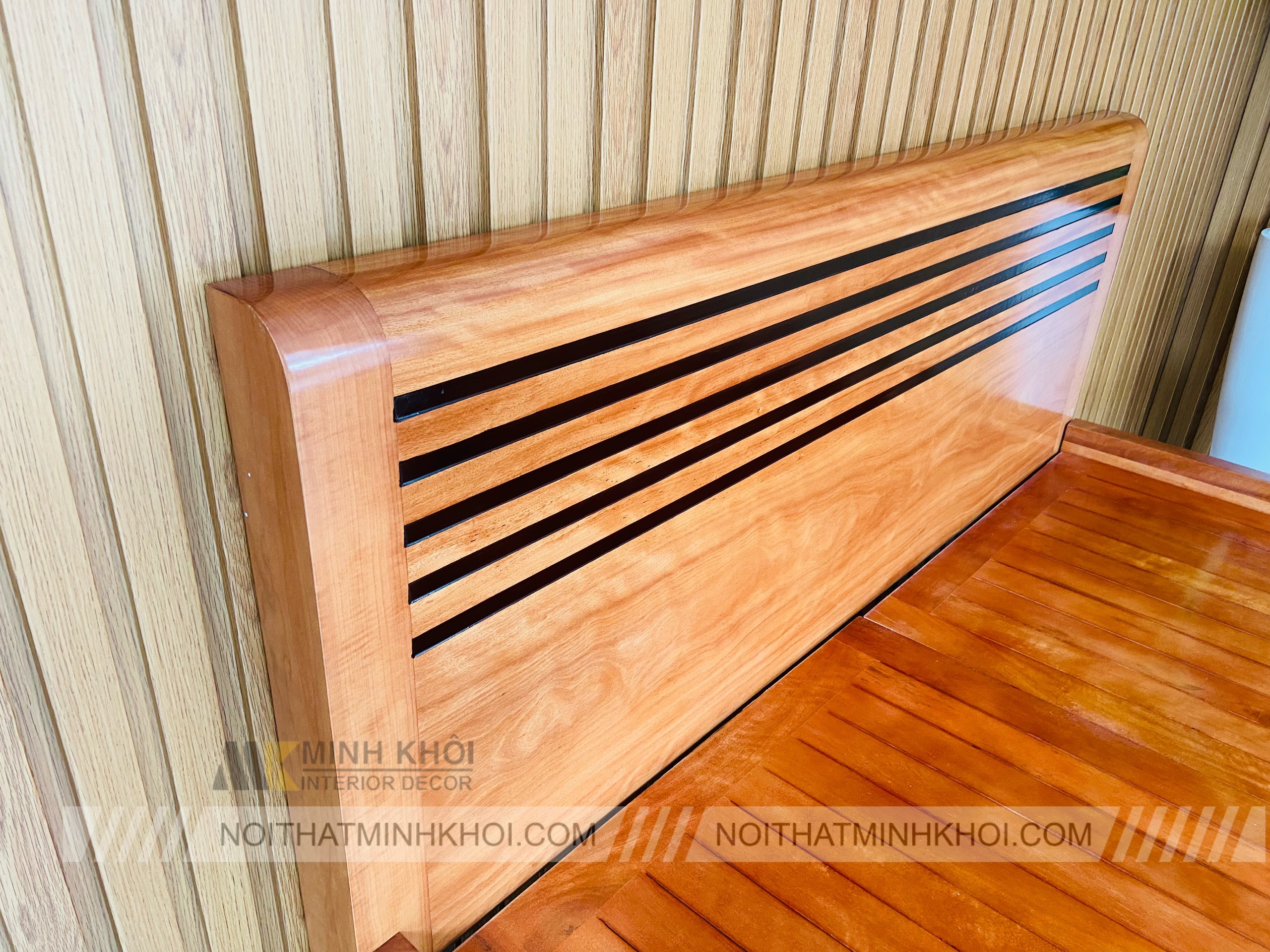 Giường Gỗ Đinh Hương Đuôi Cong - GN1009