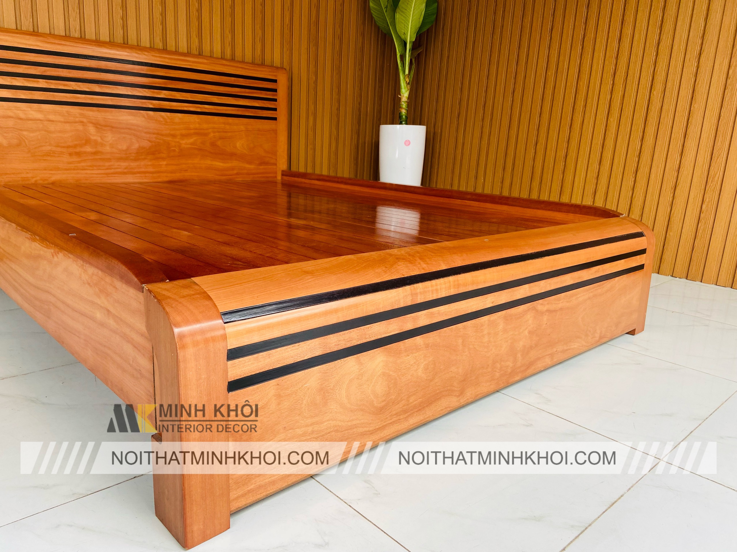 Giường Gỗ Đinh Hương Đuôi Cong - GN1009