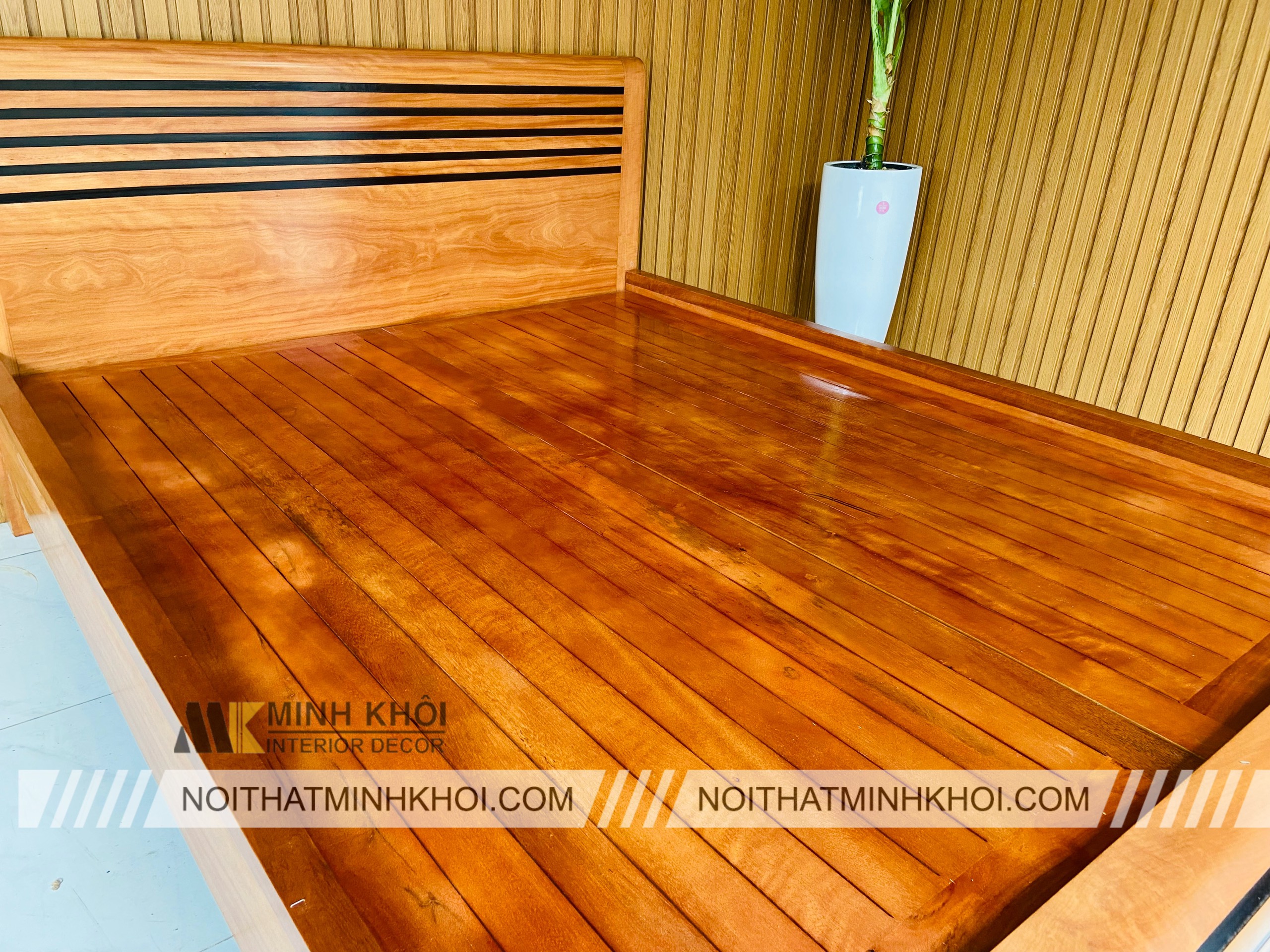 Giường Gỗ Đinh Hương Đuôi Cong - GN1009