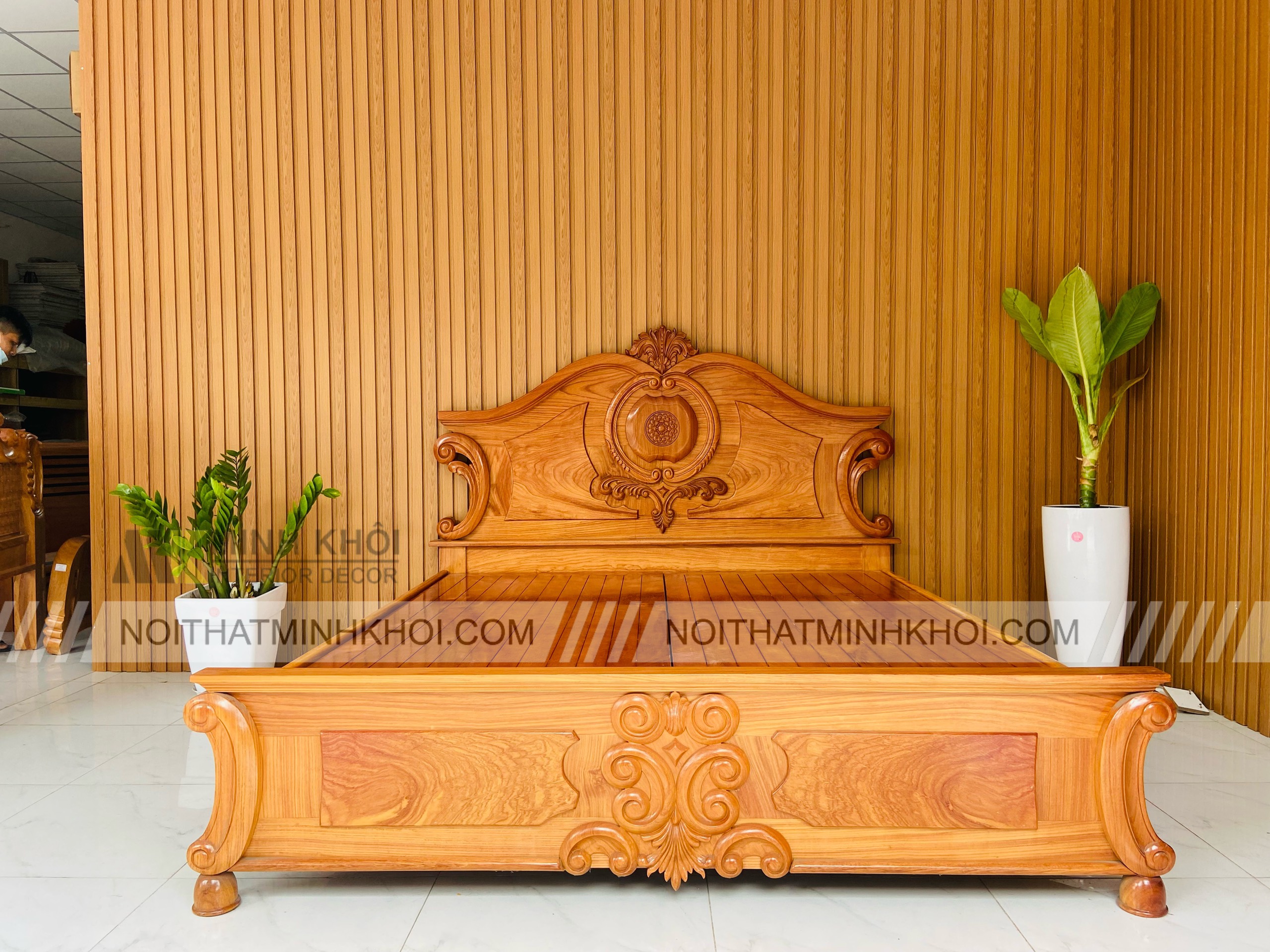 Giường Gõ Đỏ 1m8 Cổ Điển Louis - GN400