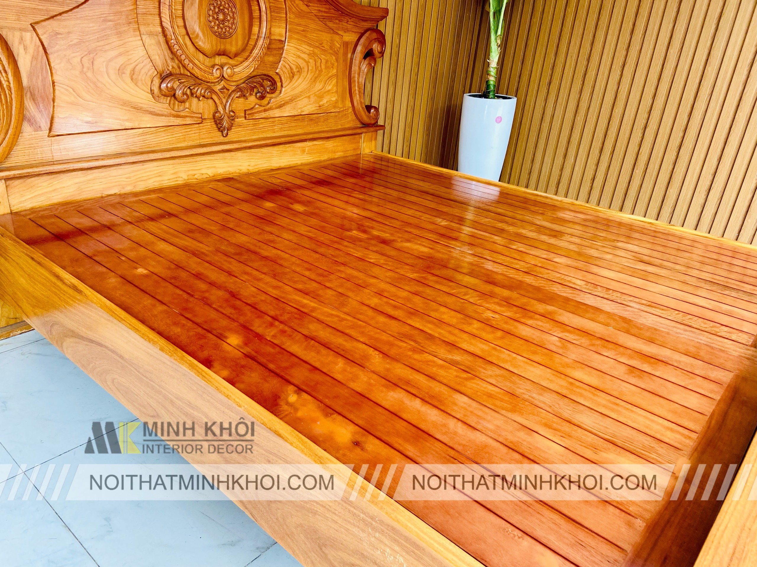 Giường Gõ Đỏ 1m8 Cổ Điển Louis - GN400