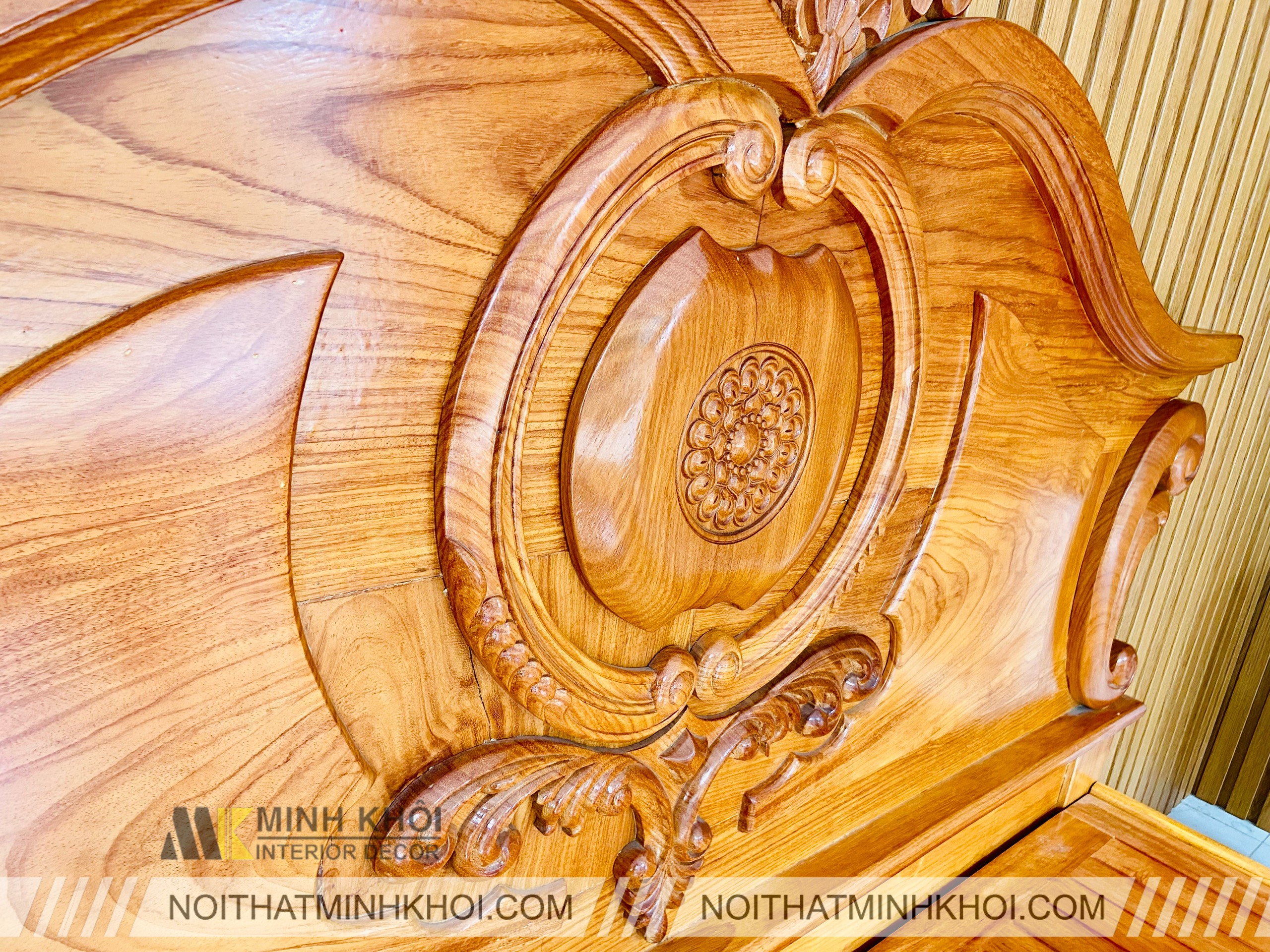 Giường Gõ Đỏ 1m8 Cổ Điển Louis - GN400