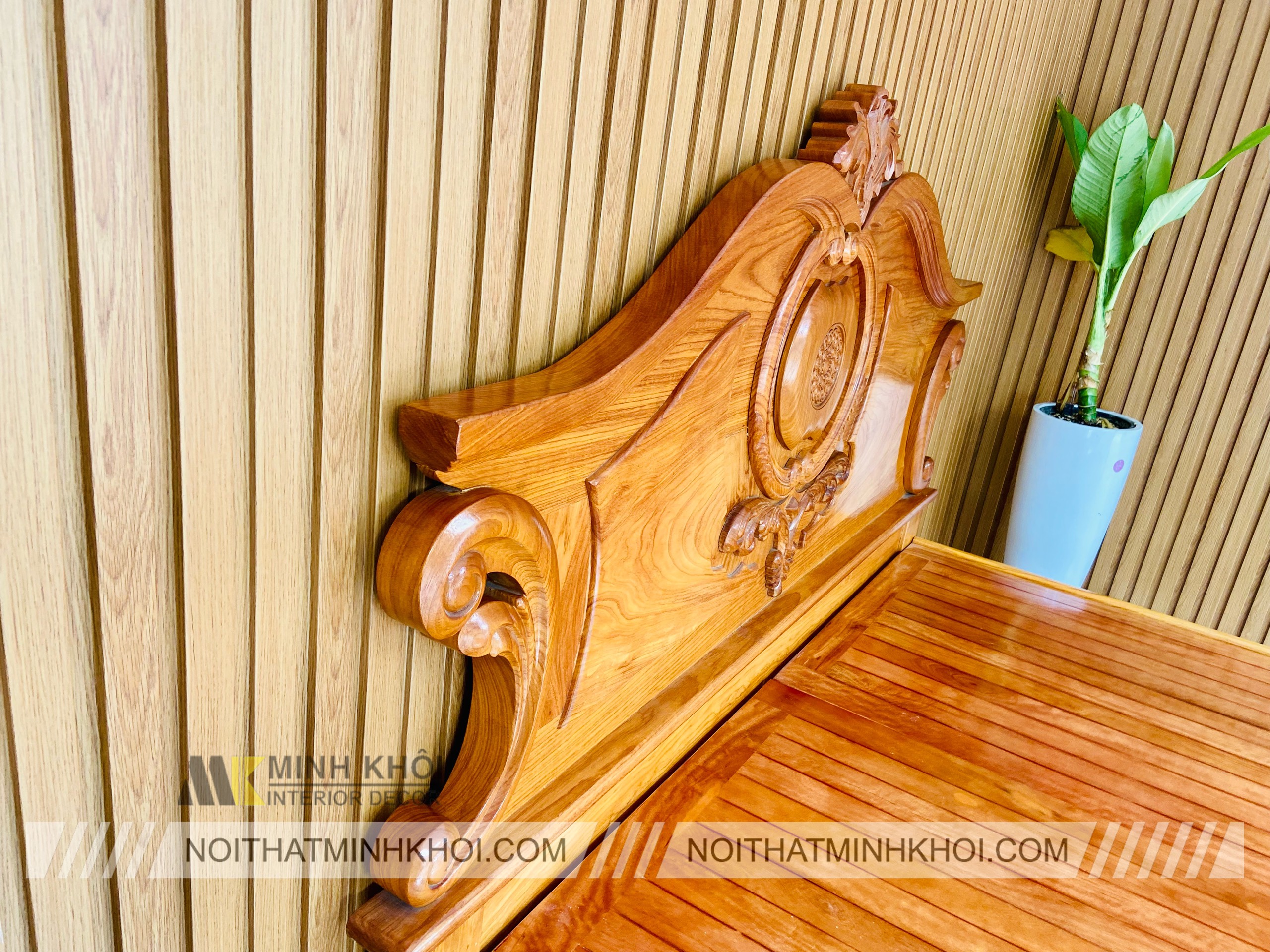 Giường Gõ Đỏ 1m8 Cổ Điển Louis - GN400