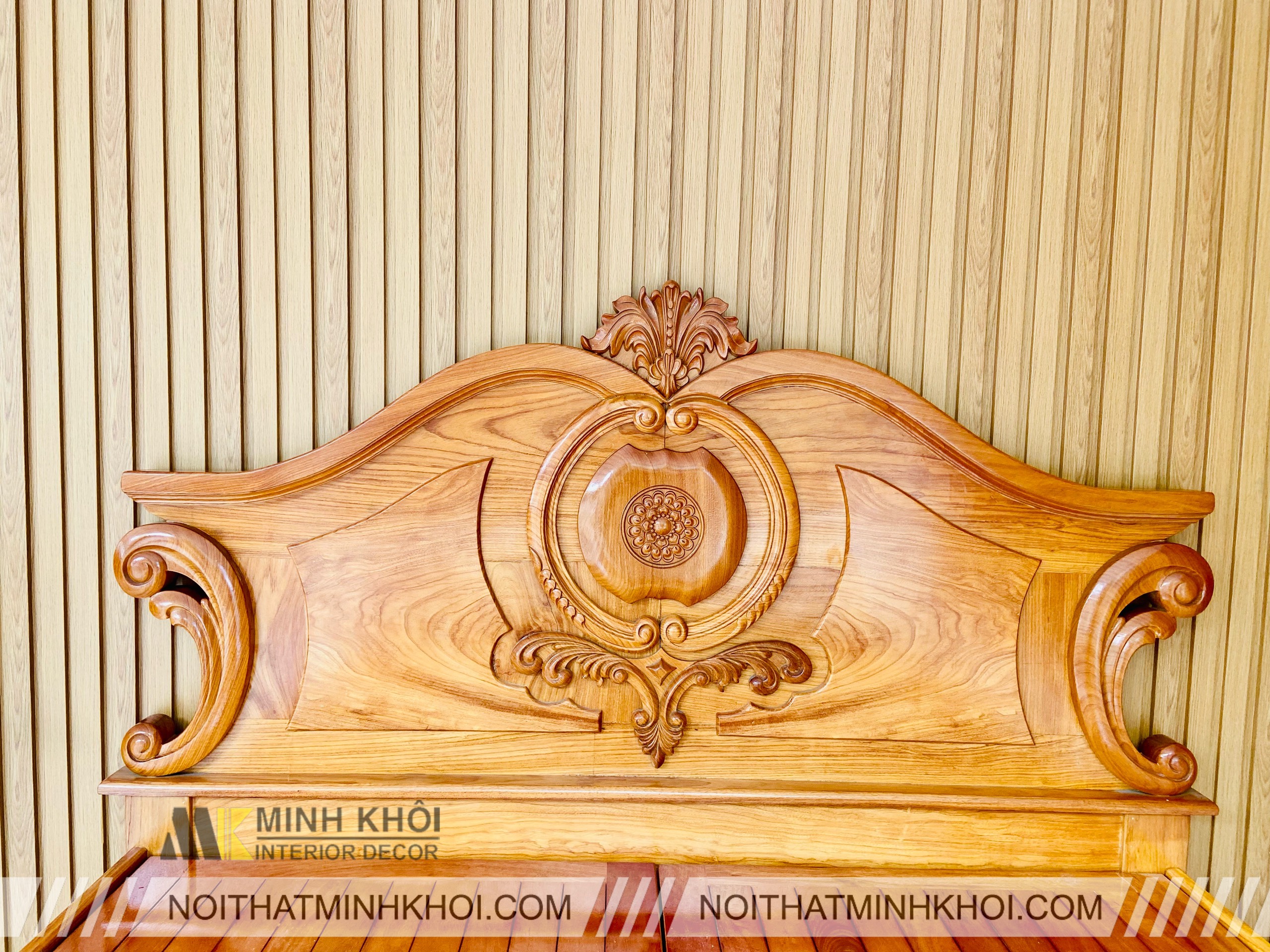 Giường Gõ Đỏ 1m8 Cổ Điển Louis - GN400