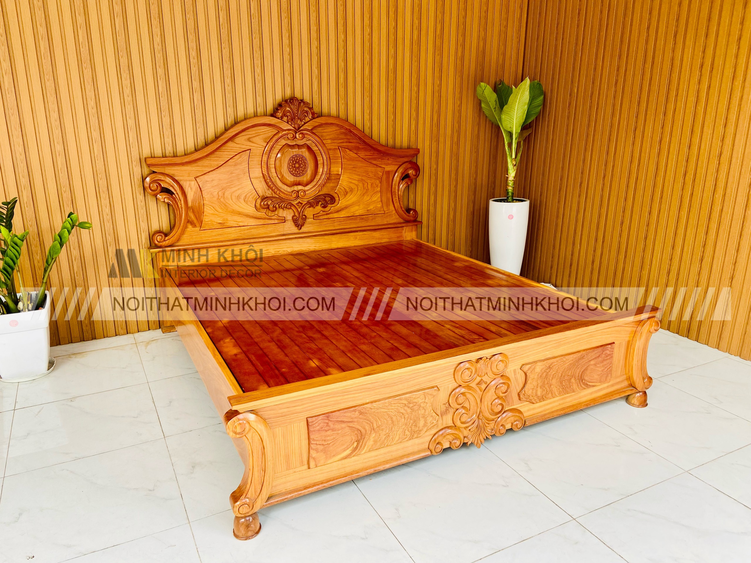 Giường ngủ gỗ Gõ Đỏ cổ điển Louis 1m8 - GN400