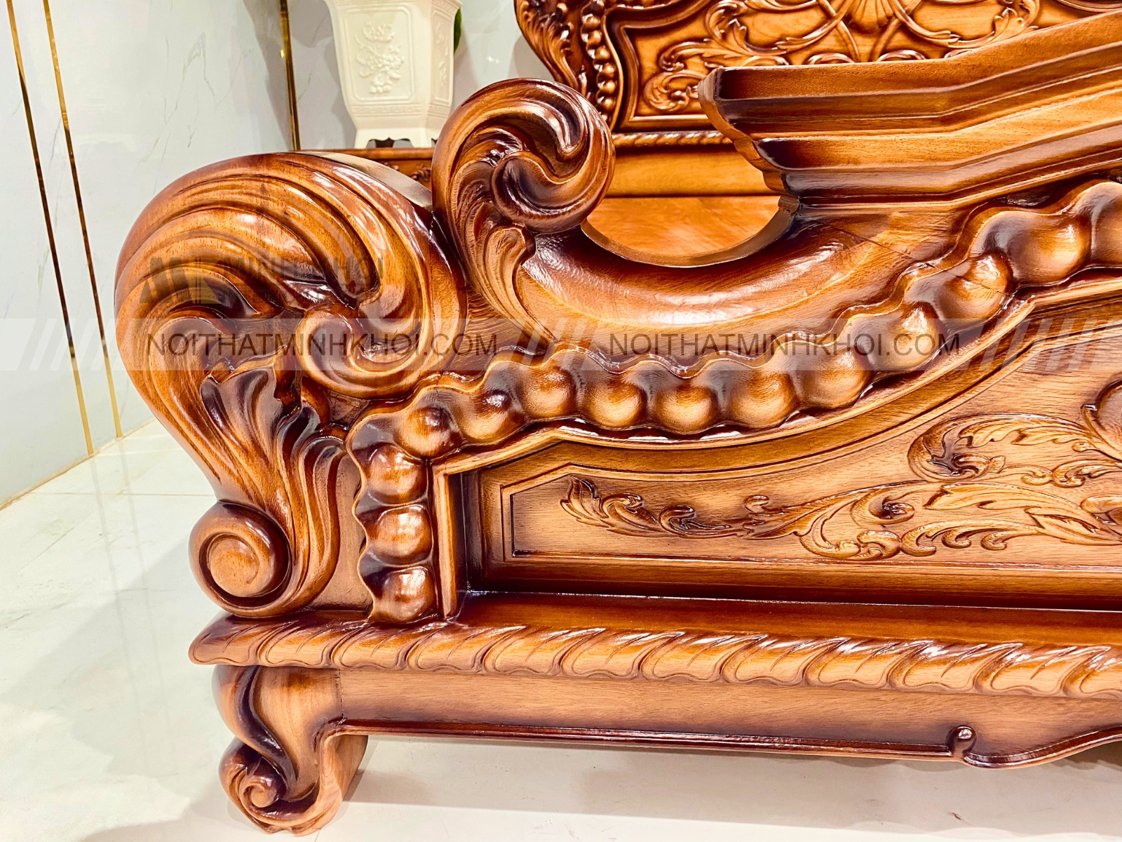 Giường Gõ Đỏ Hoa Lá Tây Cao Cấp Giả Cổ - GN1061