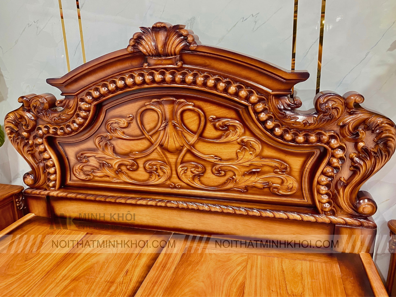 Giường Gõ Đỏ Hoa Lá Tây Cao Cấp Giả Cổ - GN1061