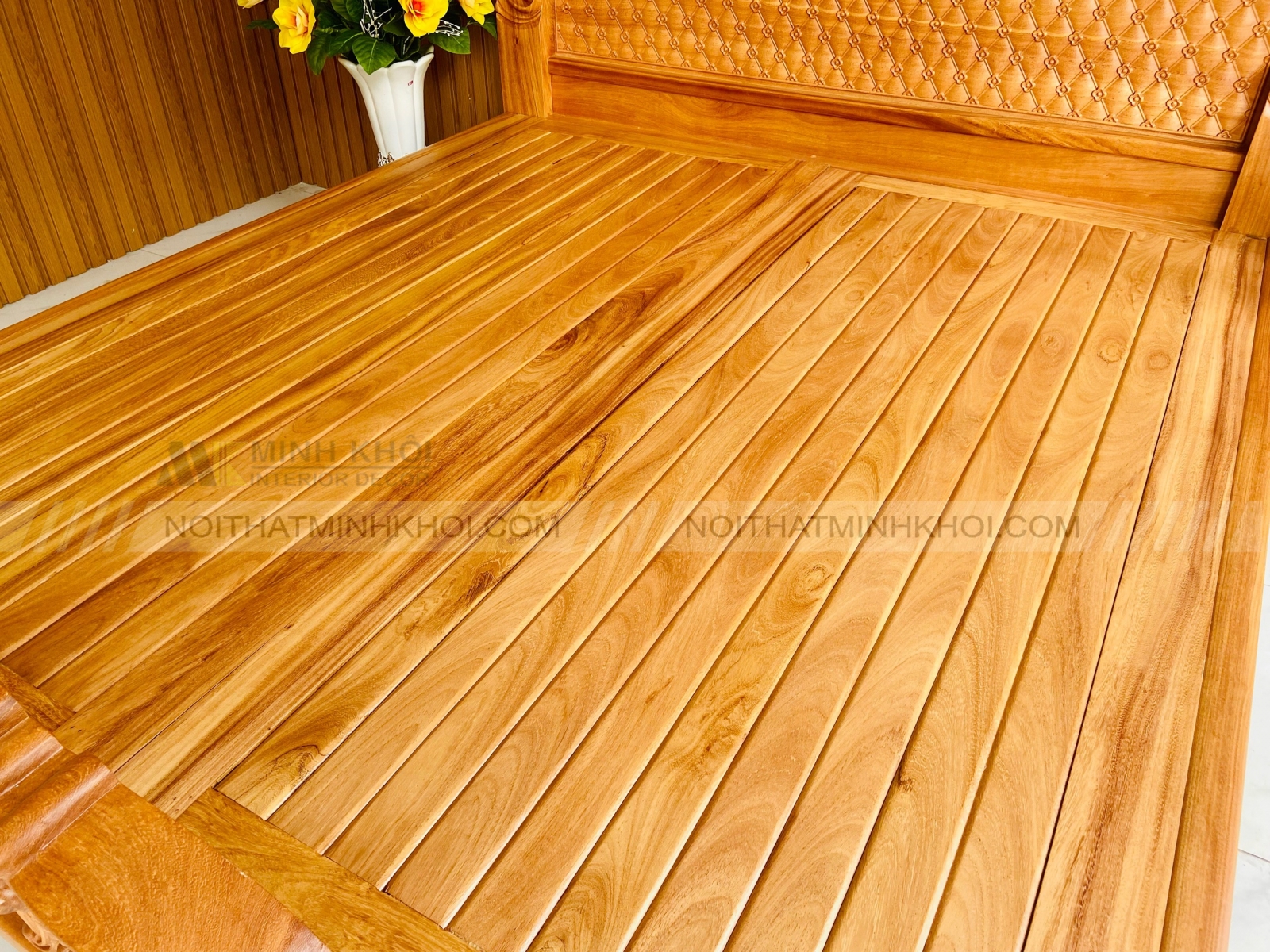 So sánh gỗ gõ đỏ và gỗ hương đá có ưu nhược điểm là gì?