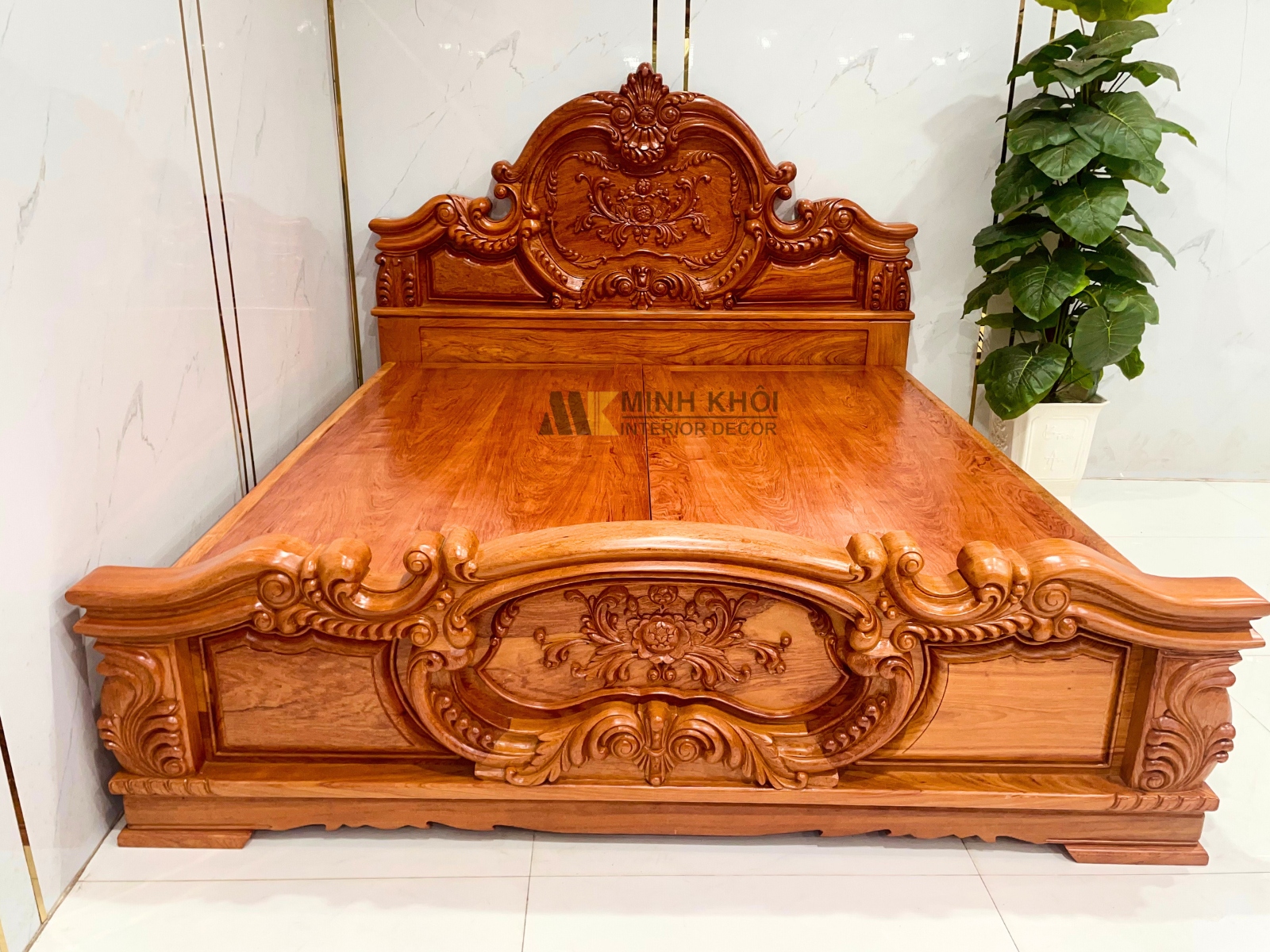 Giường Gỗ Hương Đá Louis Hoàng Gia Cao Cấp - GN943