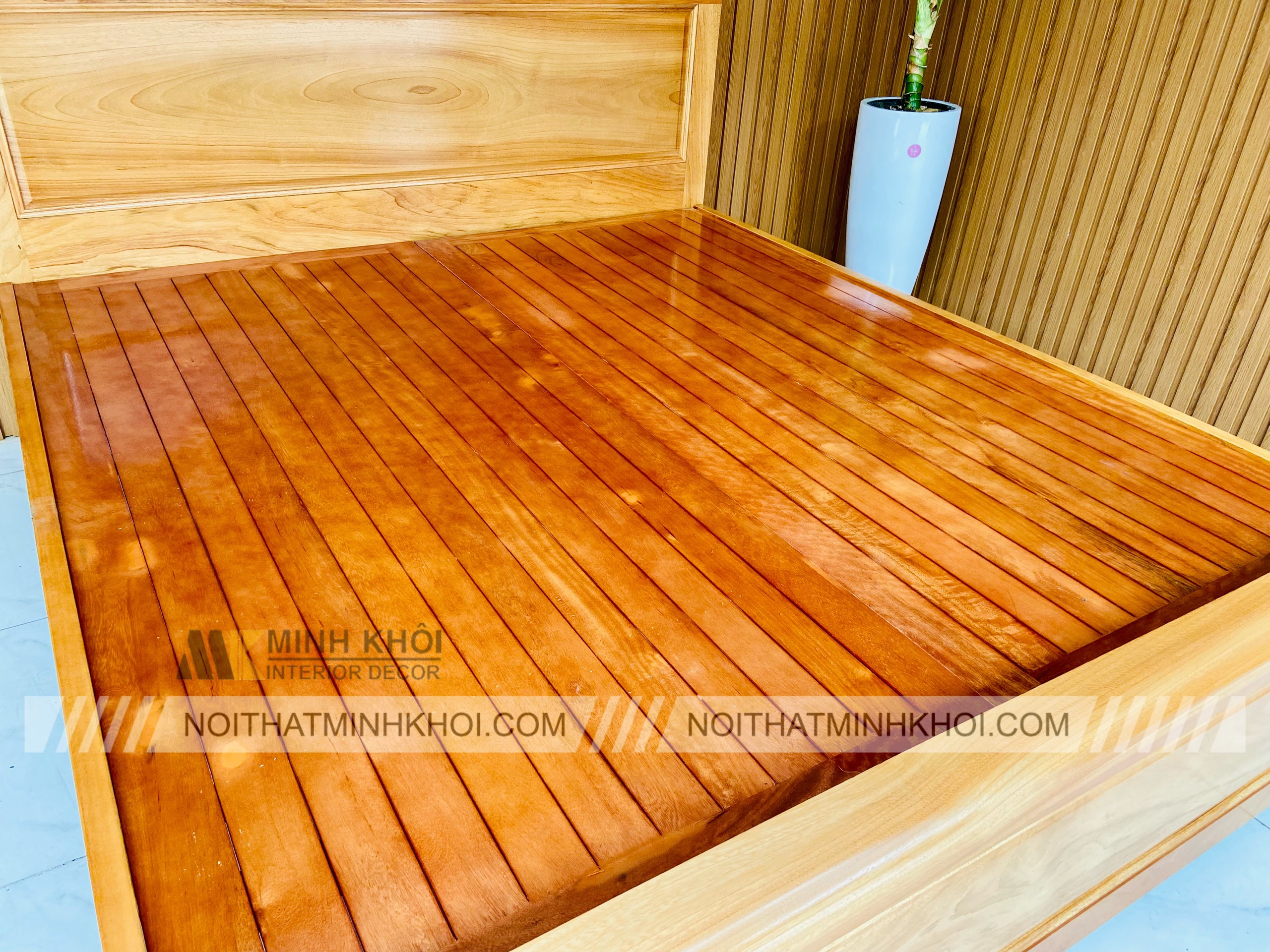 Giường Ngủ Gõ 1m6 Long Khung - GN404