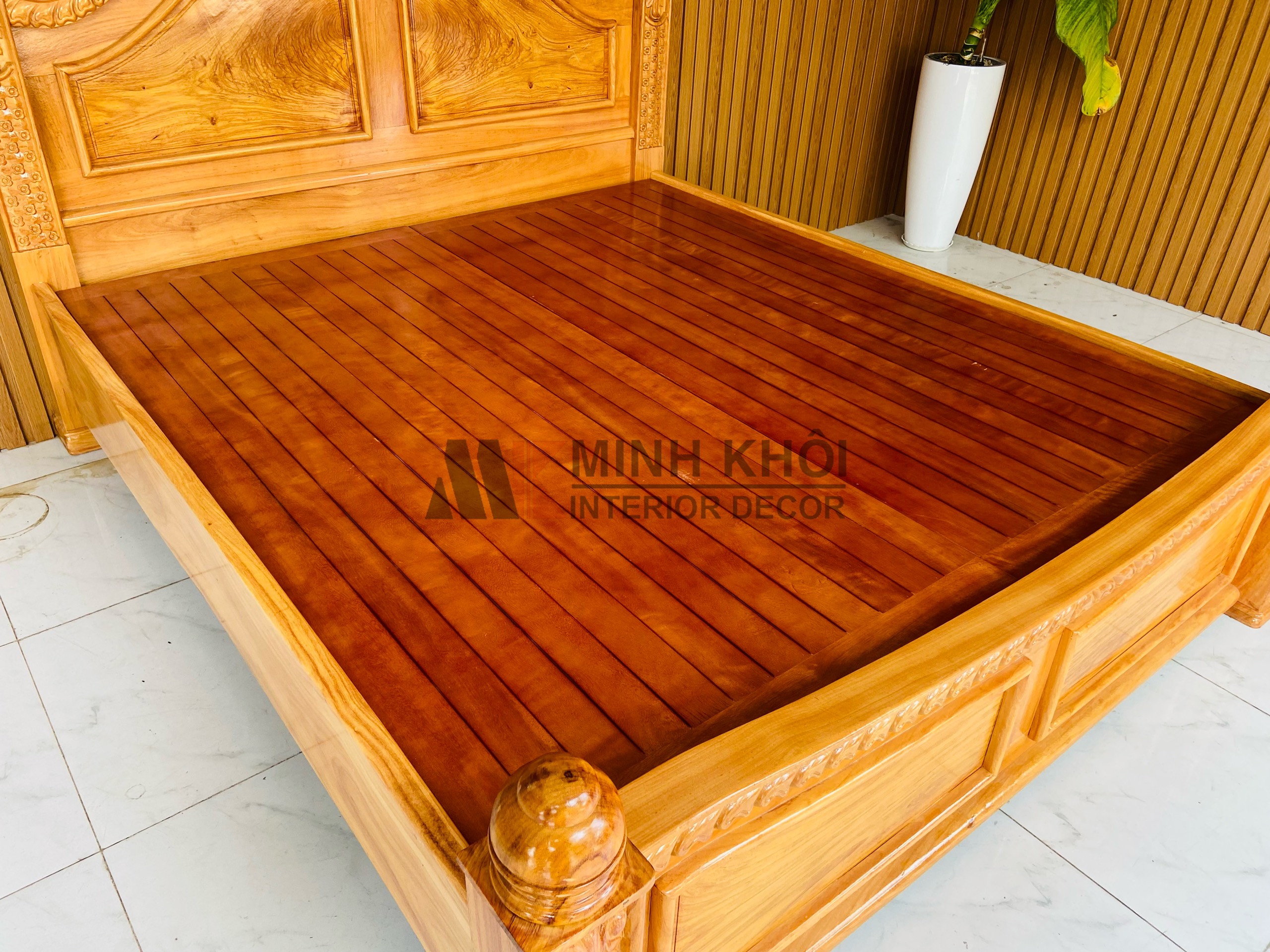 Giường Ngủ Gõ Đỏ 1m8 Cổ Điển – GN1054
